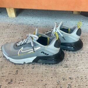 Nike Kids Sneakers in Gray and Yellow
